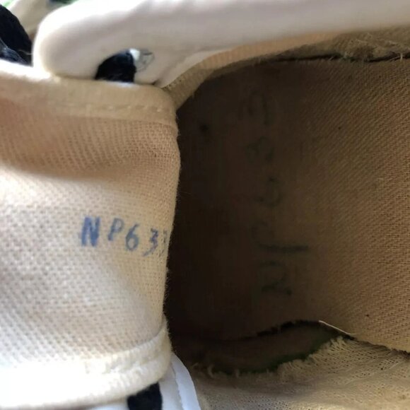 Rare 1970s Vintage Van Doren Needlepoint Ladybugs Shoes - Picture 9 of 14